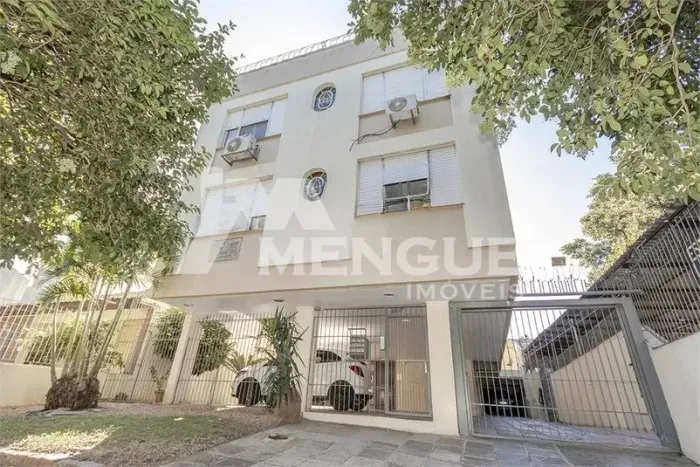 Apartamento com 3 dormitórios com 1 suíte e 1 vaga à venda no bairro Vila Ipiranga em Port