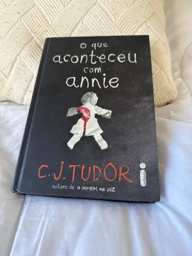 Livro " O que aconteceu com Annie"