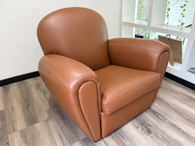 Poltrona Club Chair Inglesa em couro