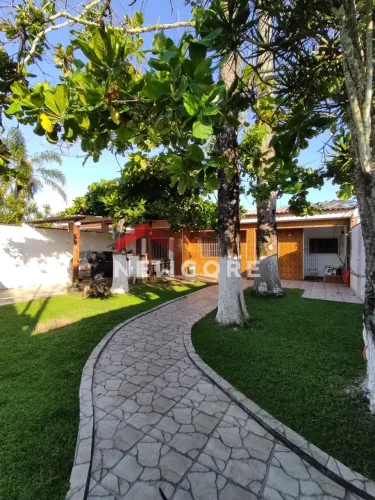 Casa em Avenida Juquiá - Jardim Suarão (Praia) - Itanhaém/SP