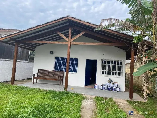 Casa com 4 Quartos e 2 Suítes à Venda no Indaiá Bertioga/SP | Perto da Praia e com 4 Vaga
