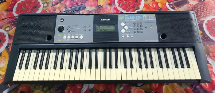 Teclado yamara psr e233 ( entrego )
