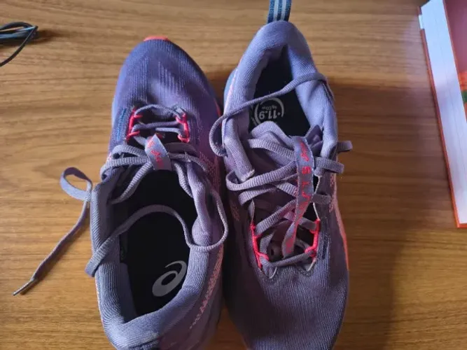 TÊNIS ASICS NOVABLAST 5 MASCULINO ROXO TAM 40