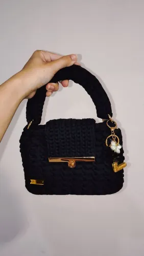 Bolsa feita a mão em crochê - sob encomenda