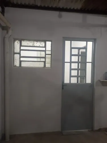 Alugo uma CASA