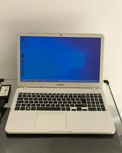 Samsung NP350XAA Notebook Celeron 3865U 4GB RAM SSD 128GB Tela 15,6" HD