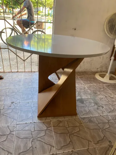 Mesa de Jantar Com Quatro Cadeiras