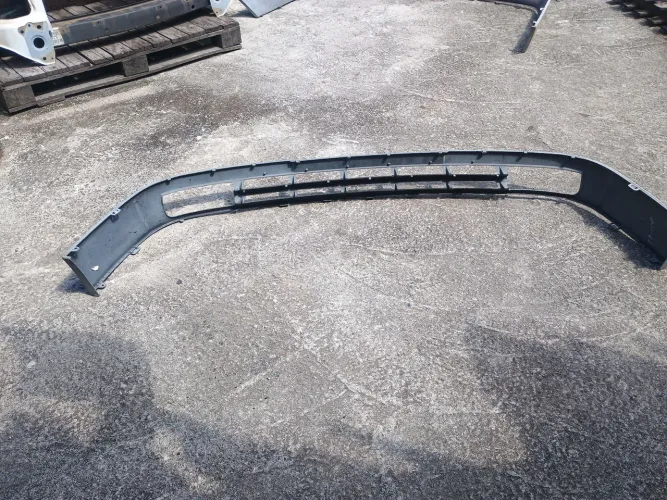 Moldura aplique para-choque dianteiro omega