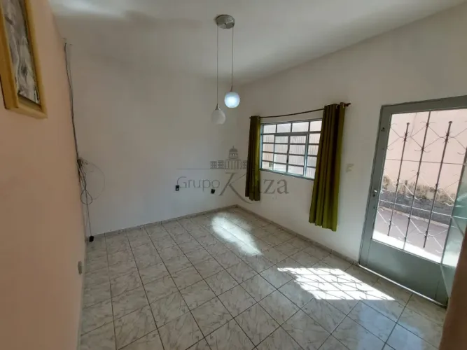 Casa com Edícula - Jardim Satélite - 3 Dormitórios - 250m².