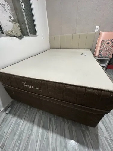 CAMA BOX COM MOLAS