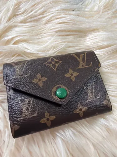 Carteira Louis Vuitton cor verde linha Premium
