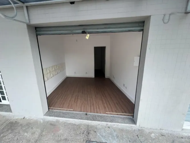LOJA COMERCIAL NO GUABIROTUBA - EXCELENTE LOCALIZAÇÃO ! PRÓXIMO AO CARTÓRIO UBERABA