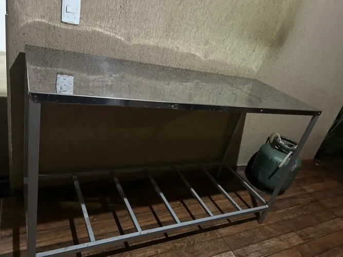 Mesa de inox semi nova 
