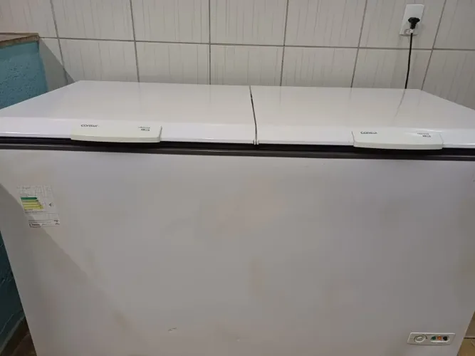 Vende-se Freezer