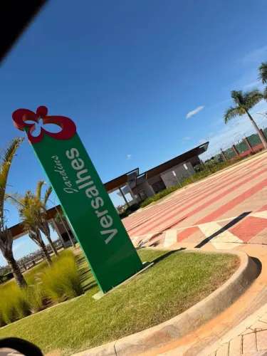 Imóvel para venda possui 230 metros quadrados em Jardins Versalhes - Aparecida de Goiânia 
