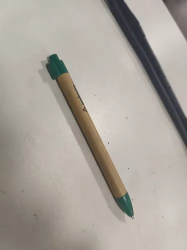 Caneta de papelão