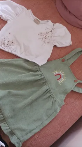 Jardineira verde com cropped milon