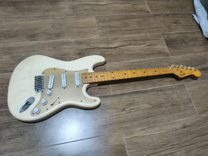 Guitarra Giannini Strato anos 90 (troca por baixo)