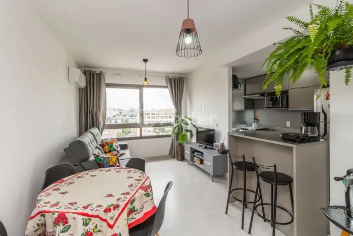 Excelente apartamento, mobiliado, com 3 quartos, sendo 1 suíte, 2 vagas no bairro Farroupi
