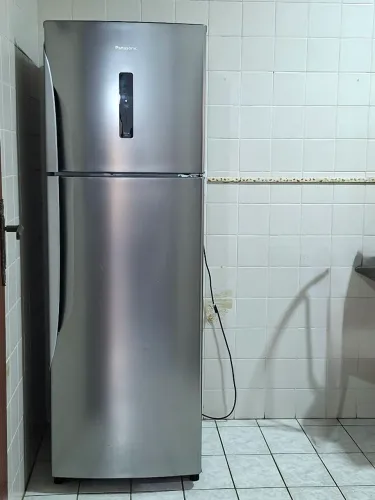 Vendo Geladeira Panasonic Frost Free 387L usada