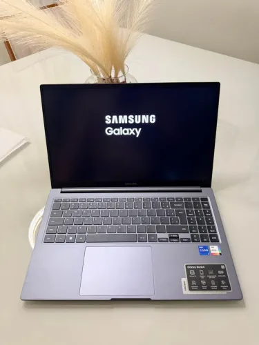 Samsung book 4 versão 512Gb impecável com plástico i5 13 the top