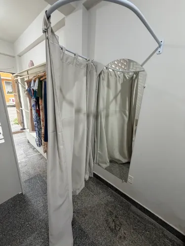Arco e cortina de provador