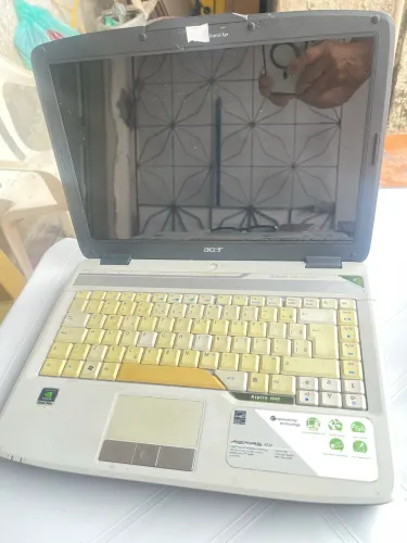 Vende-se um notebook pra retirar da de peças