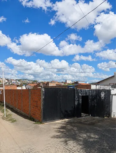Imóvel 200m² no São Judas, próximo à UNEX e Hospital Prado Valadares
