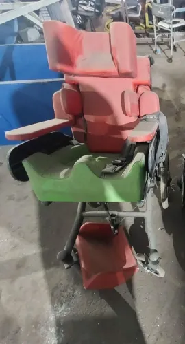 Cadeira de rodas para criança especial 
