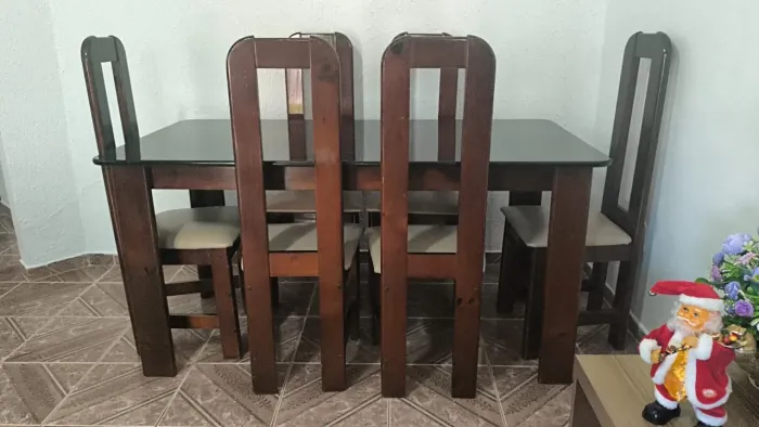? Mesa de jantar 6 lugares completa - madeira escura