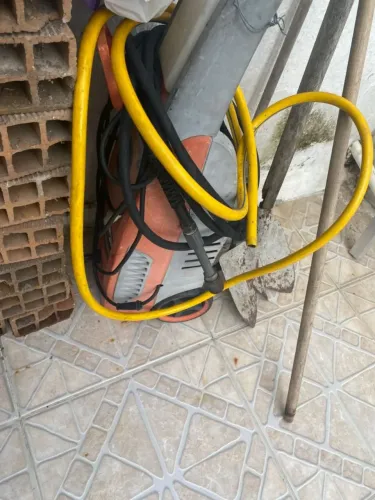 Lavadora de alta pressão.