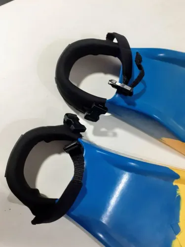 Pés de pato Viper fins super soft Tamanho SM(38-39) de brinde 1 par de leash GT boards.