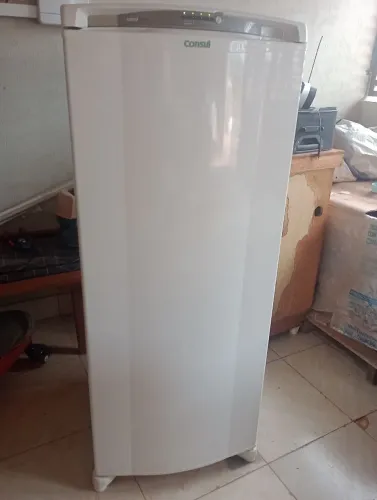 Geladeira Frost Free semi-nova