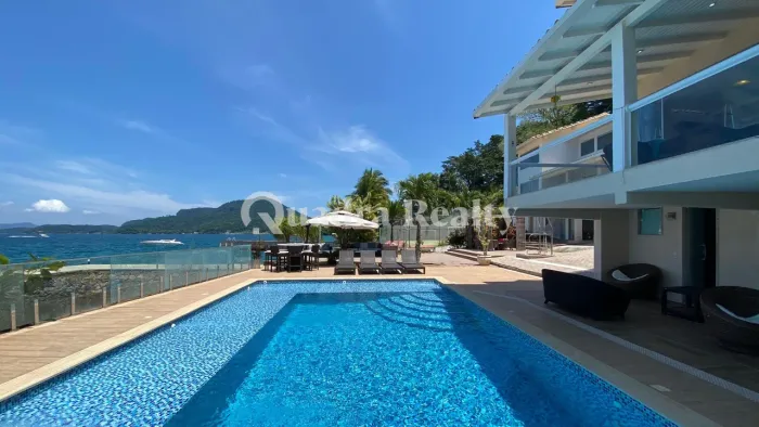 Casa em Angra dos Reis com vista para o mar