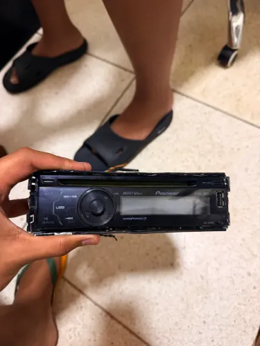 RÁDIO PIONEER COM SUB, NAO PEGA BLUETOOTH