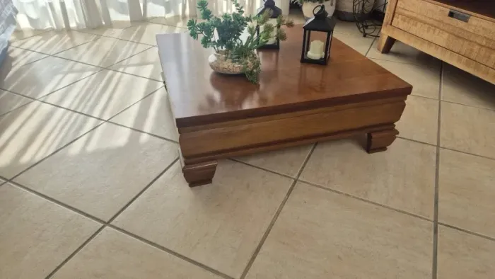 LINDA MESA DE CENTRO EM MADEIRA MACIÇA ESTILO BALINÊS