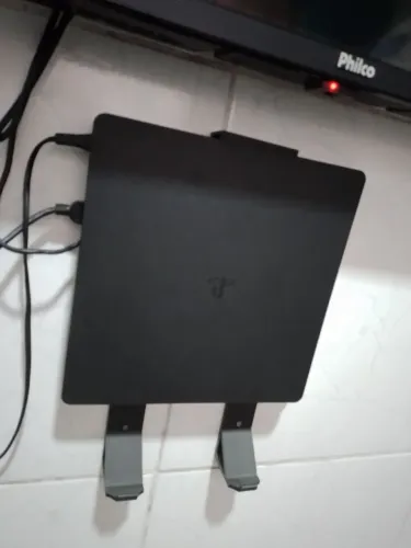 Vendo um ps4 slim no valor 1.900.