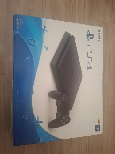 PS4 de 1T com vários jogos.