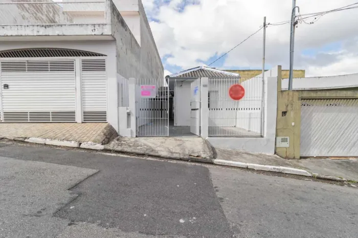 Casa comercial na Rua Mandiúba, 251 180 m²