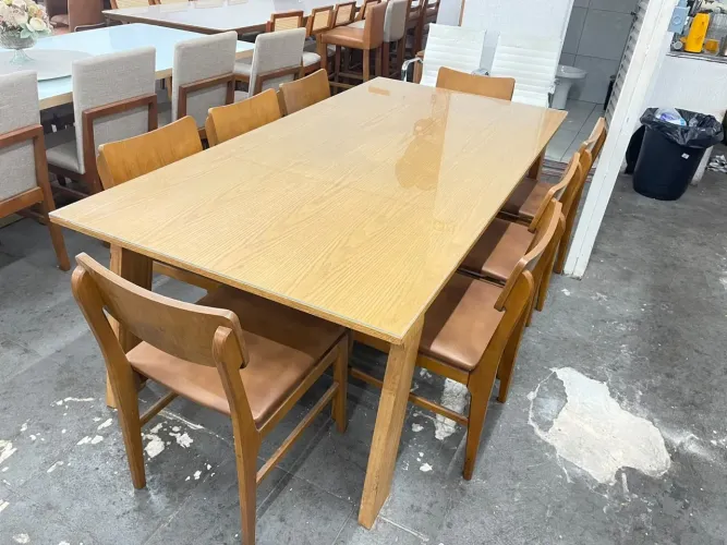 Mesa resistente retangular de madeira
