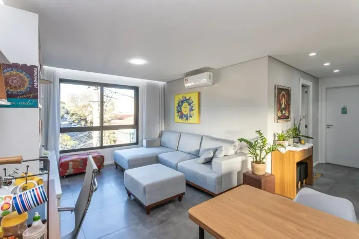 Apartamento novo e mobiliado tem 70 m2 com 2 quartos em Vila Ipiranga - Porto Alegre - RS