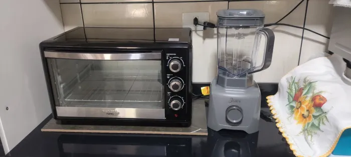Vende-se liquidificador e Forno elétrico semi novo.