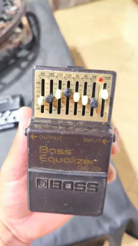 Vendo ou troco pedal equalizador boss usado