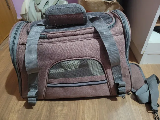 Vende-se bolsa de passeio para pet de pequeno porte. 