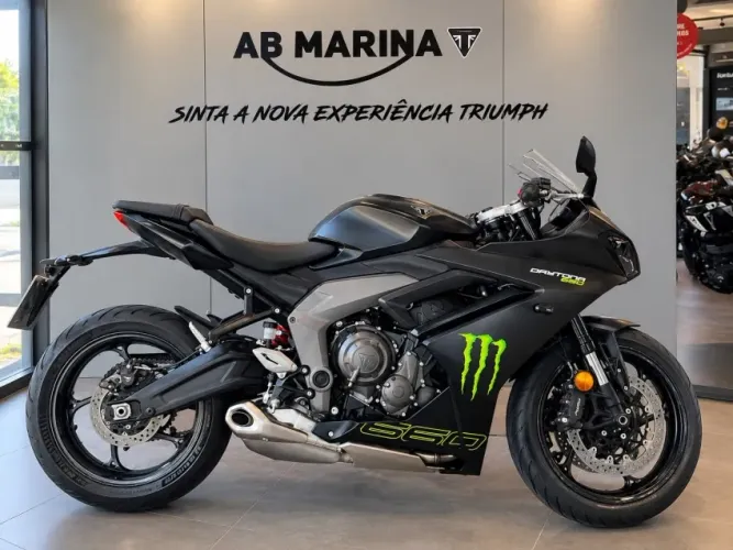 Triumph Daytona 660.