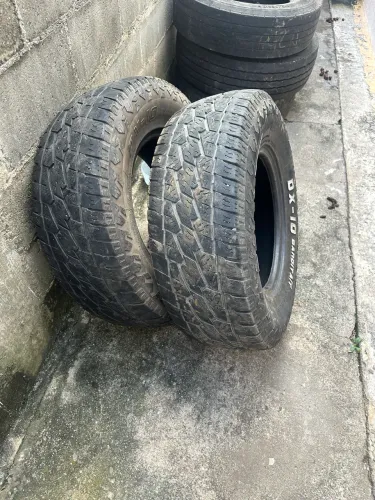 Vendo pneus LT265,70,R16