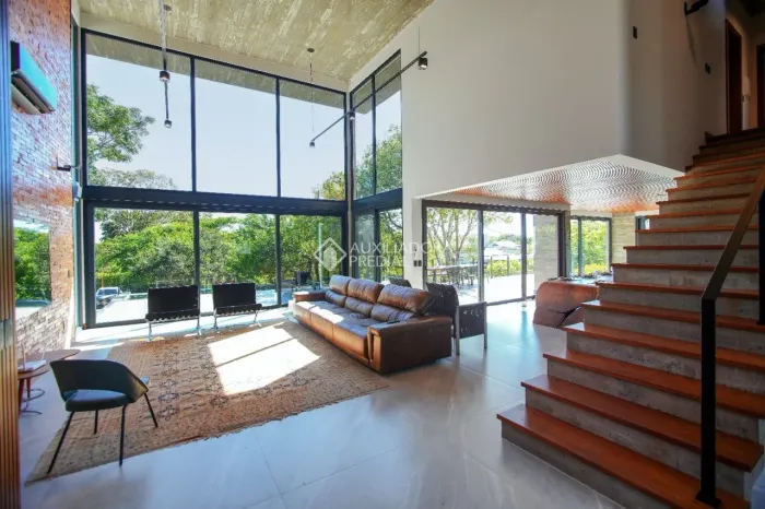Casa em condomínio Costa Leste