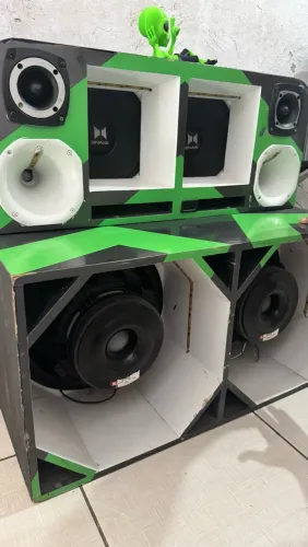 Som automotivo top! Pancada de som com qualidade!
