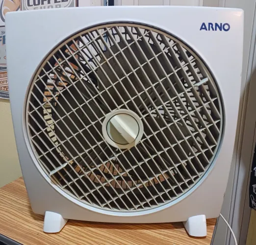 Ventilador ARNO usado em excelente estado de funcionamento