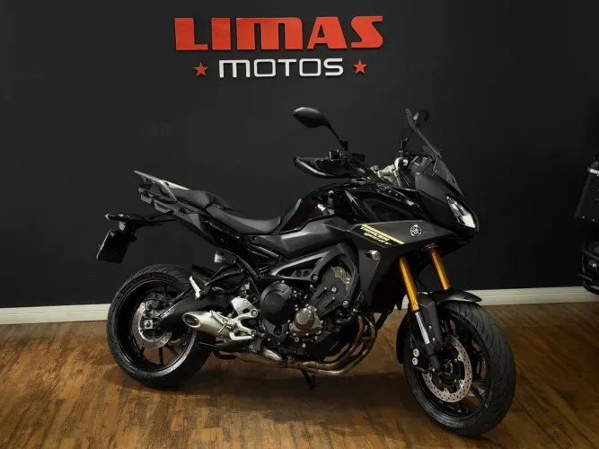 Tracer 900 GT Preta 2025.